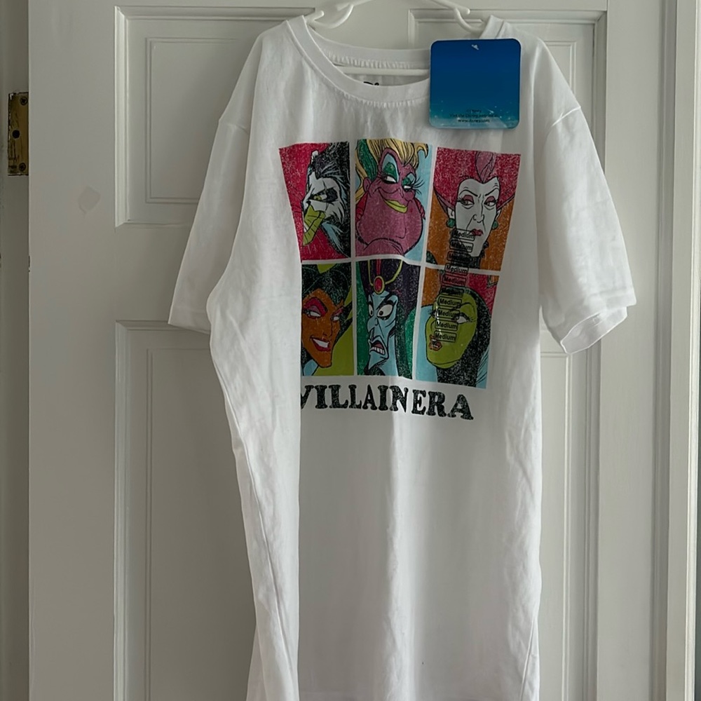 NWT DISNEY VILLAIN ERA TSHIRT SIZE MEDIUM